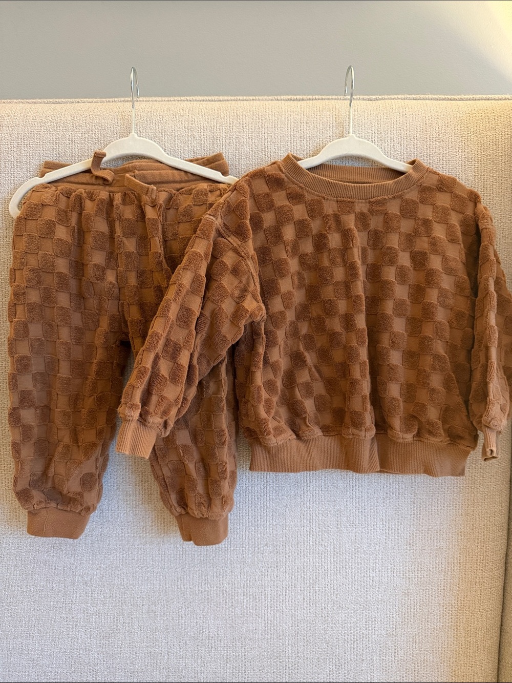 Rylee + Cru Cozy Checkerboard Plush Velour Sweatshirt & Jogger Set - Brown